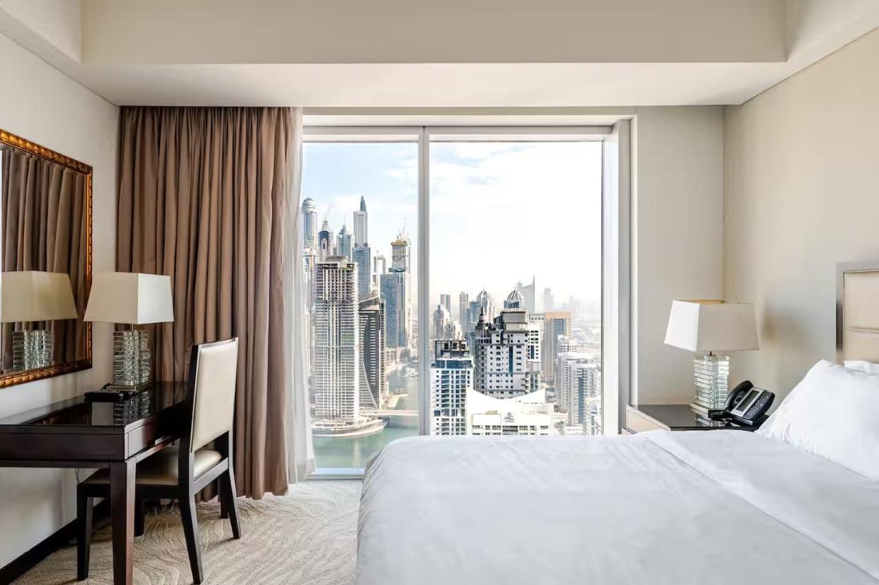 Highest 1BR in JW Marriott Marina with Marina Views - 2