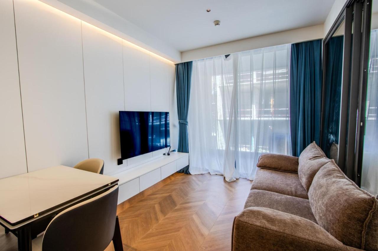 BEACHFRONT 243 One-Bedroom Residence - 3