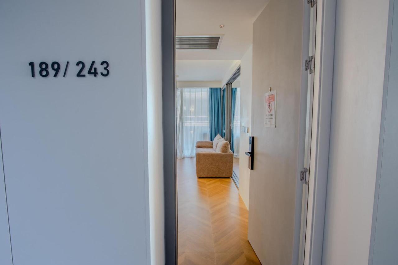 BEACHFRONT 243 One-Bedroom Residence - 4