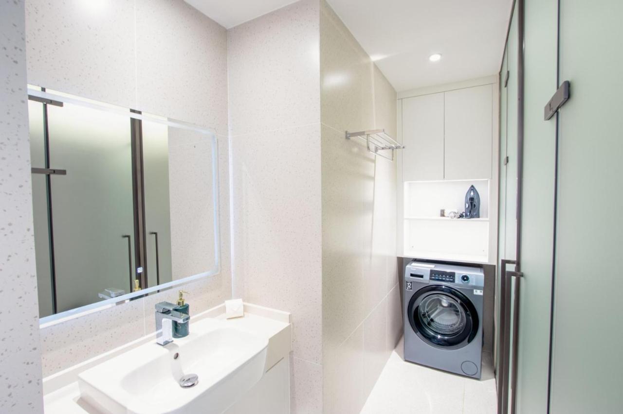 BEACHFRONT 243 One-Bedroom Residence - 2