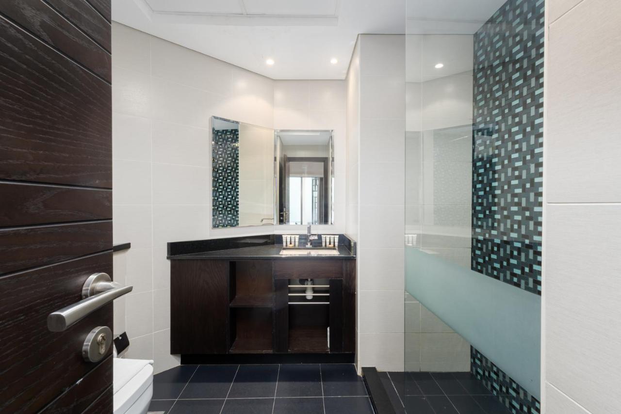 Cayan Tower, Dubai Marina - Onelink - 3