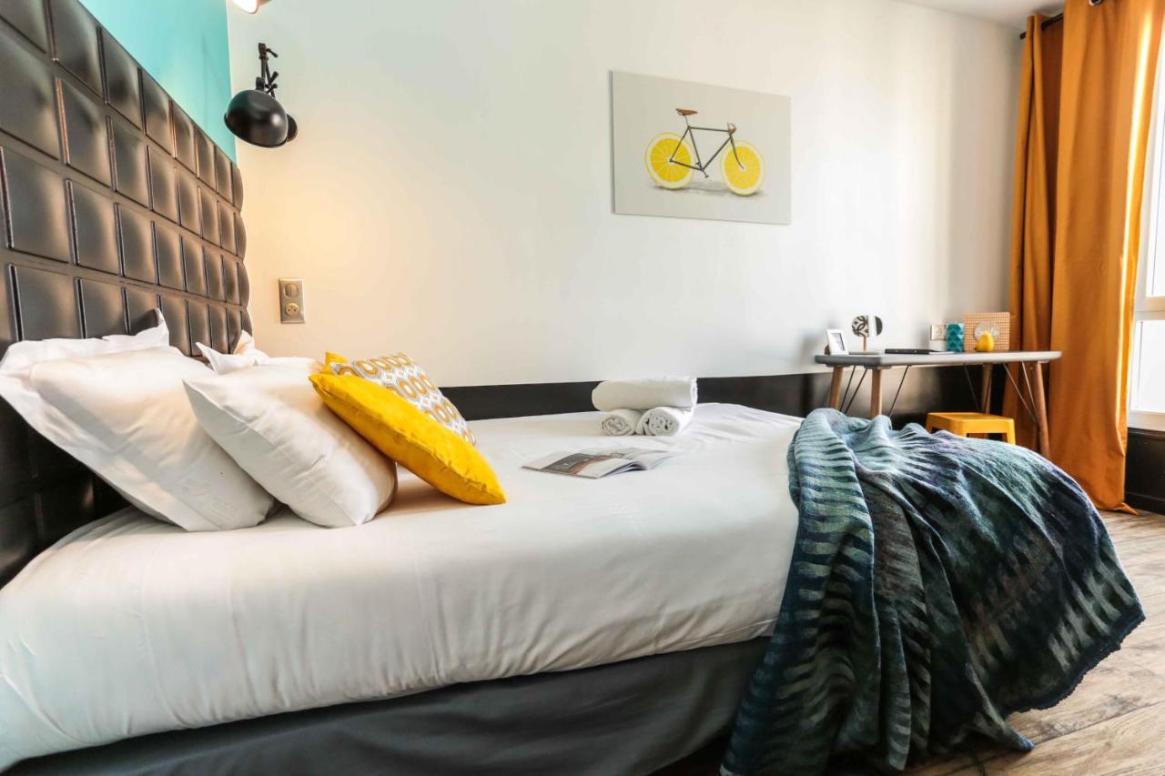 Arty Paris Porte de Versailles by River - 2