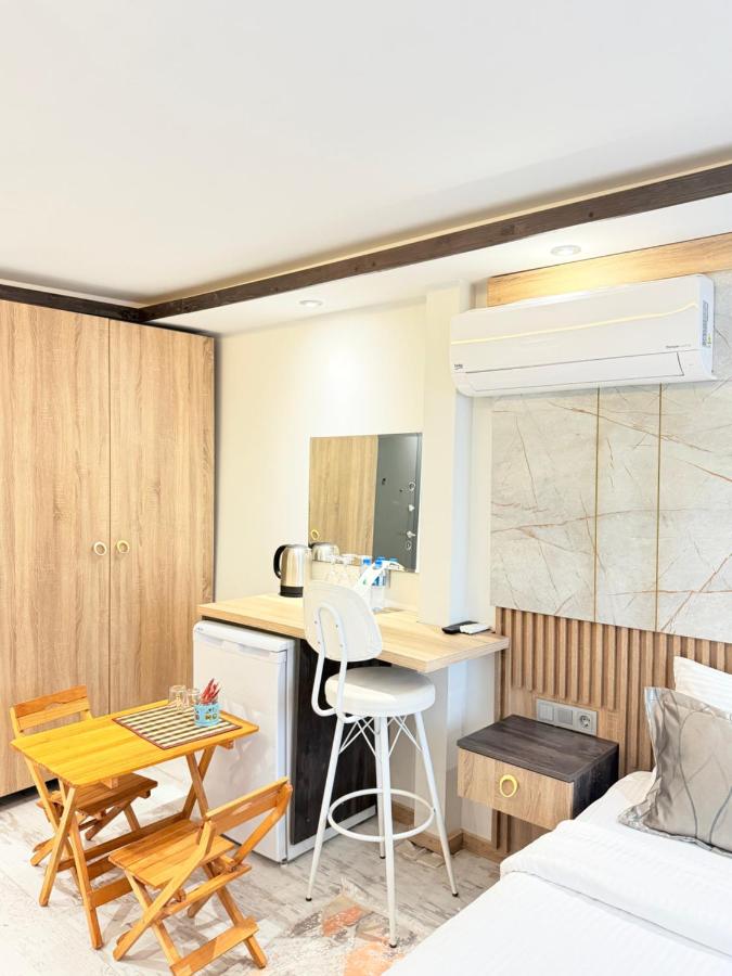 The Blue Mansion Modern Rooms - 4