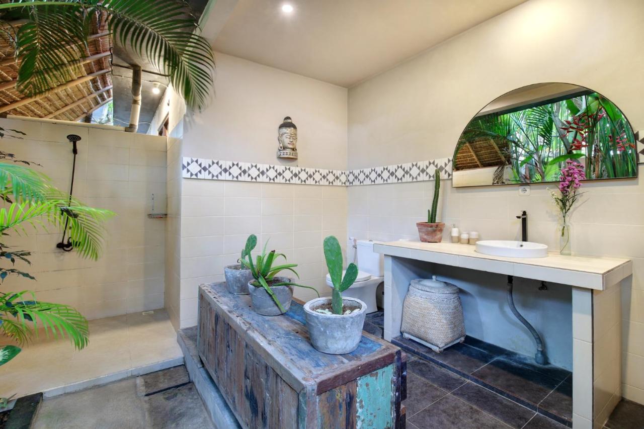 Seminyak Beach Seagrass Villa 4BR - pool & staff - 3