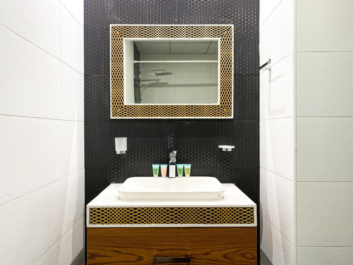 Blissful Escape 2 BDR In Bayz-19 - 3