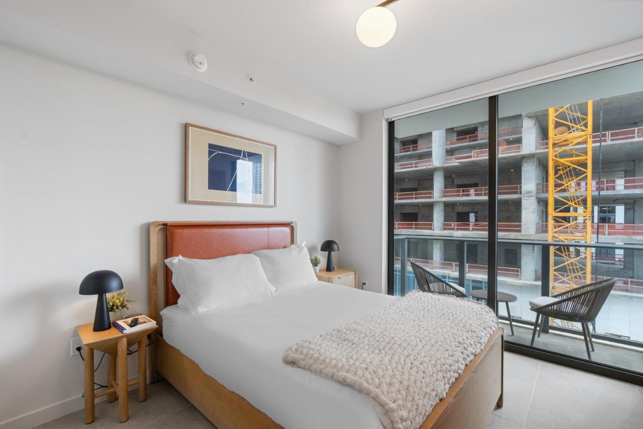 Prime Downtown Studio w Skyline Views - 2