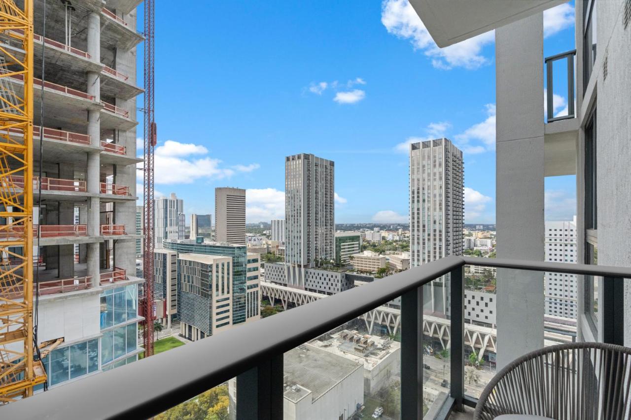 Prime Downtown Studio w Skyline Views