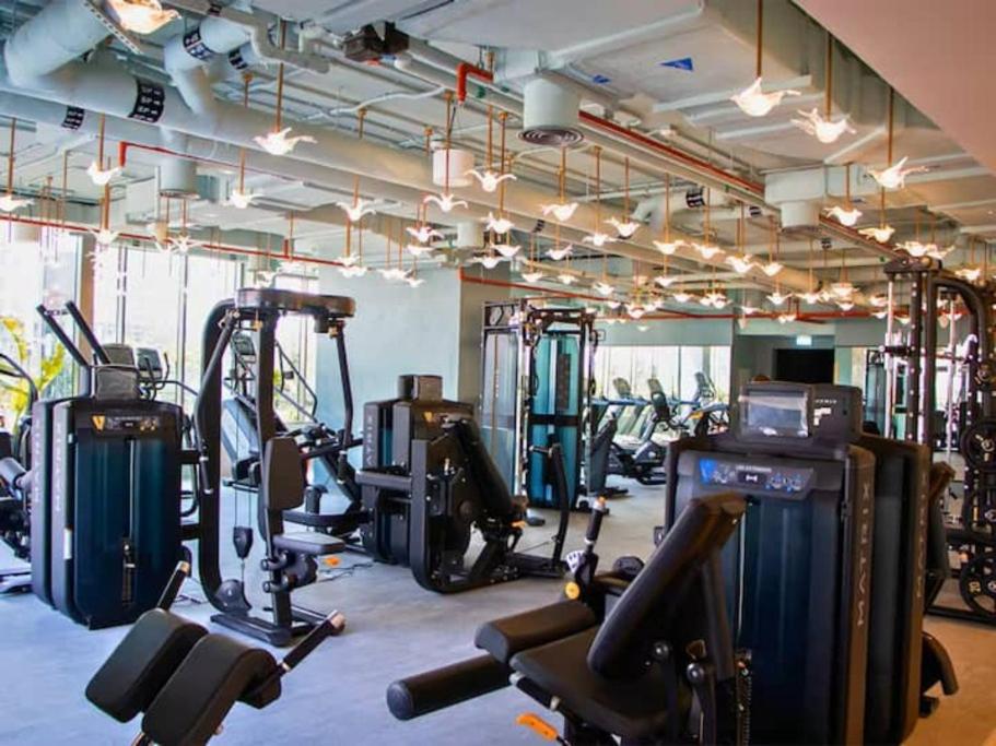 Vogue Vacation Homes, Downtown Mag 318 near Burj Khalifa and Dubai Mall, Studio Apartment with Balcony and City View, Access to all Amenities - 4