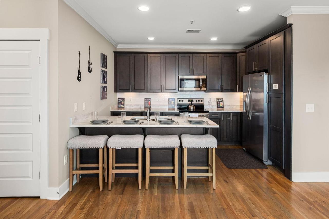 Midnight Strings - Cozy and Close to Downtown - 3