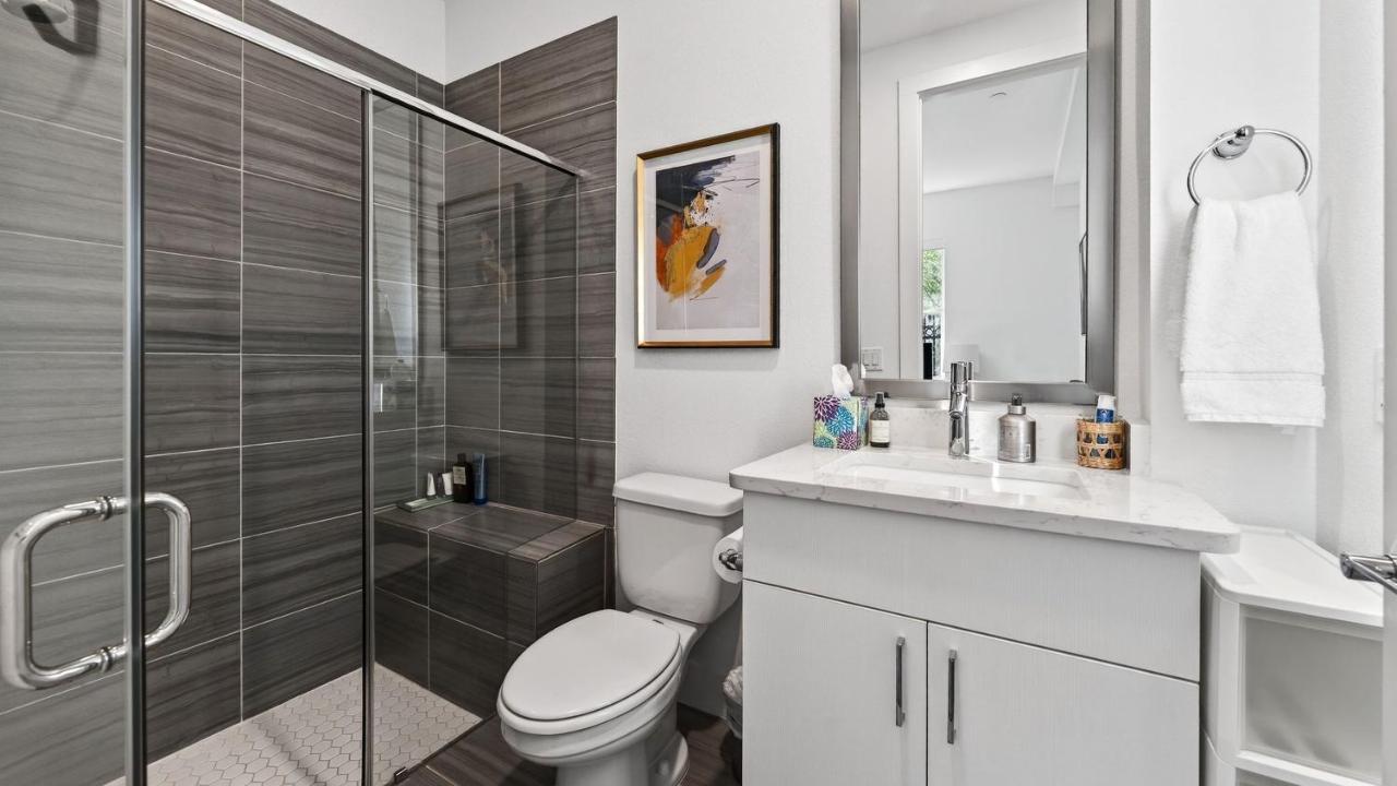 Rooftop Living in Central Austin Near UT Dining Music Concordia Retreat by AvantStay - 4