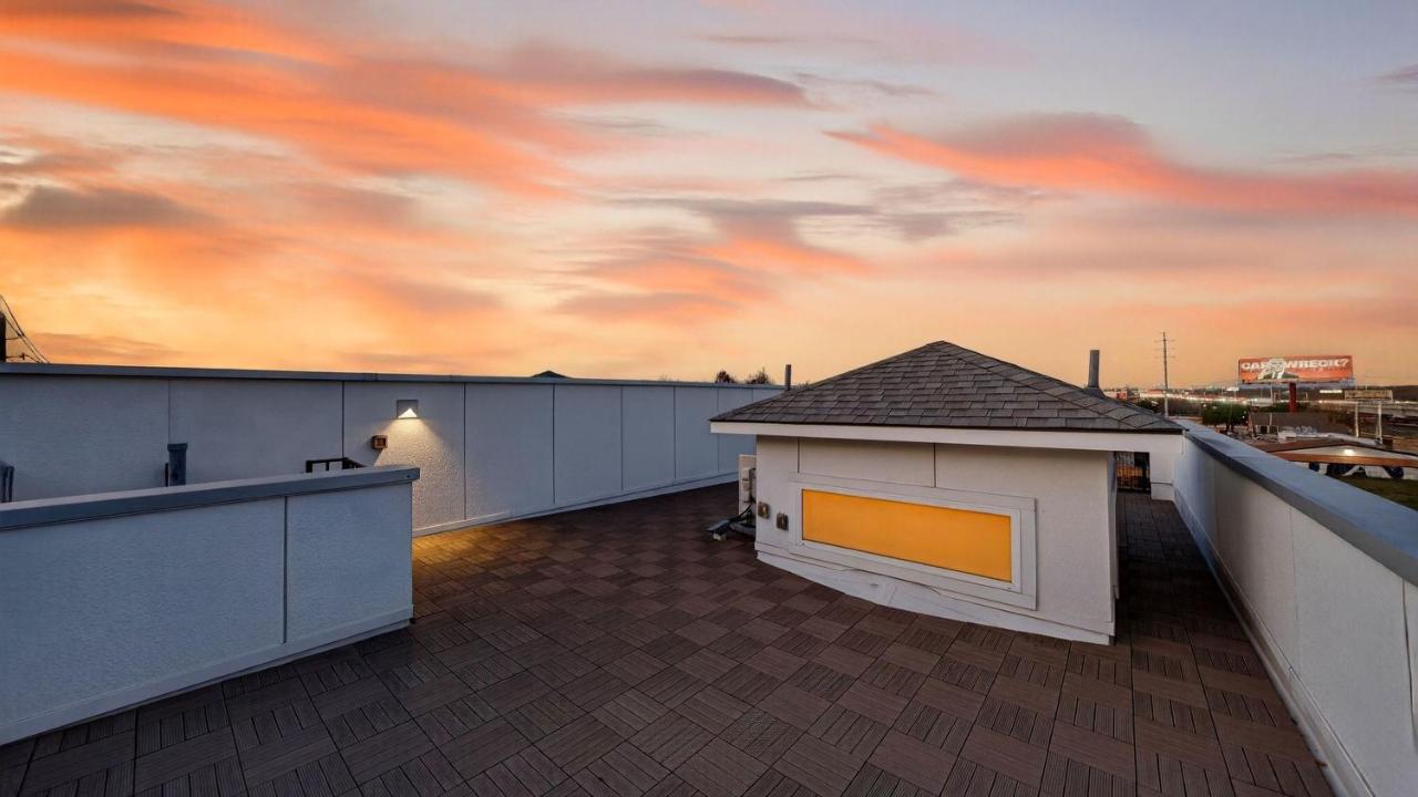 Rooftop Living in Central Austin Near UT Dining Music Concordia Retreat by AvantStay - 2