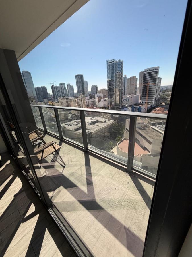 High-Floor Studio with City Views Downtown Miami - 5