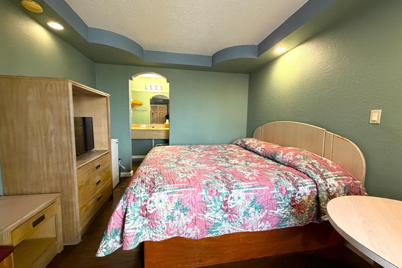 Budget Inn — photo 10