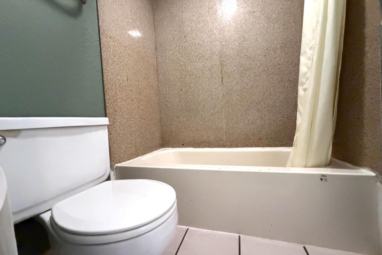 Budget Inn — photo 17
