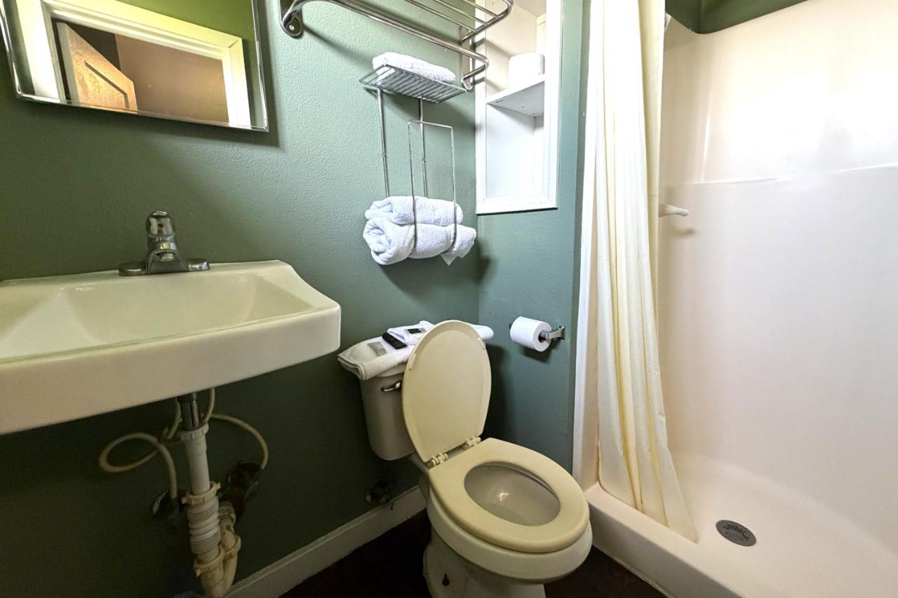 Budget Inn — photo 23
