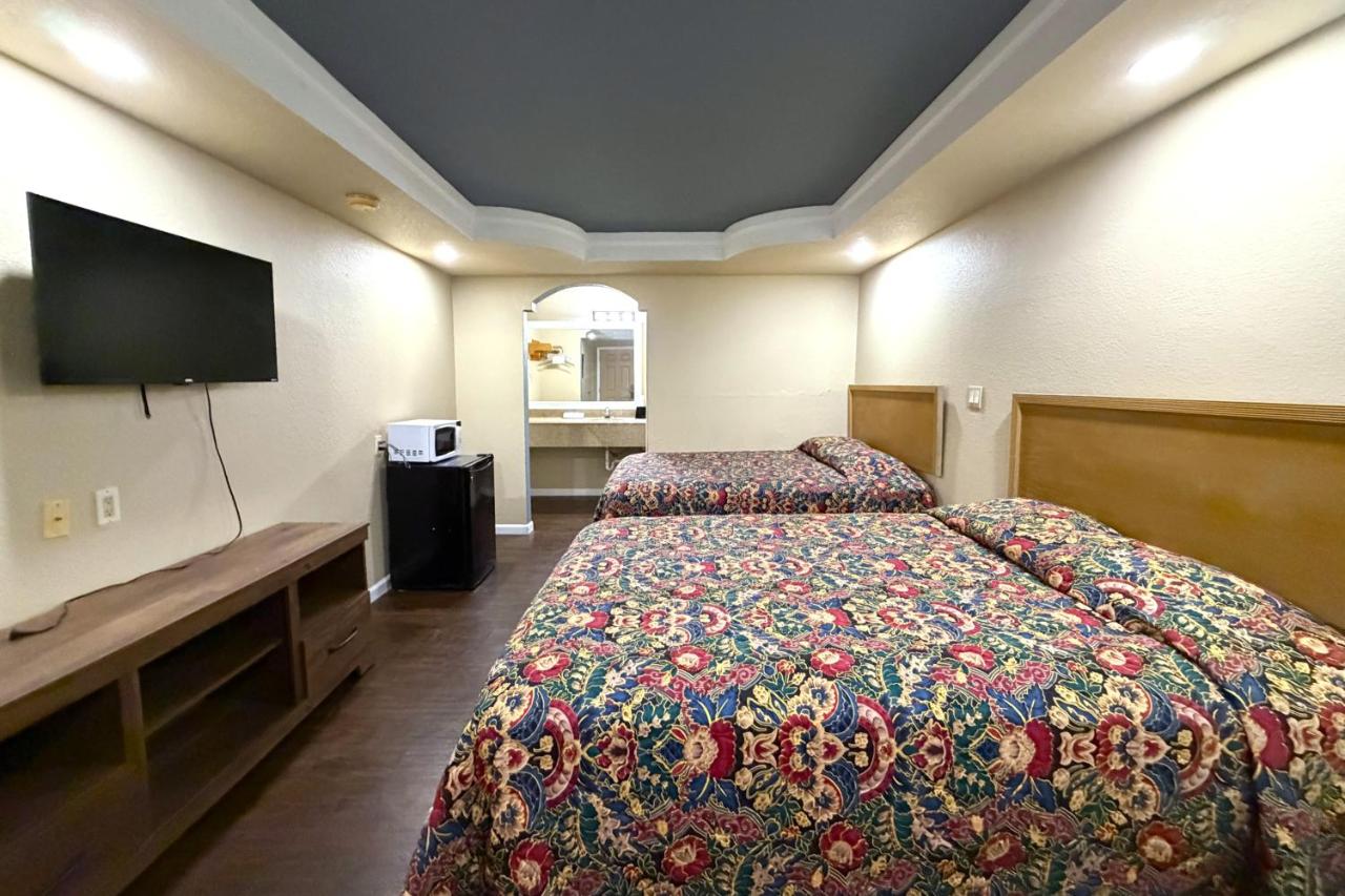 Budget Inn — photo 22