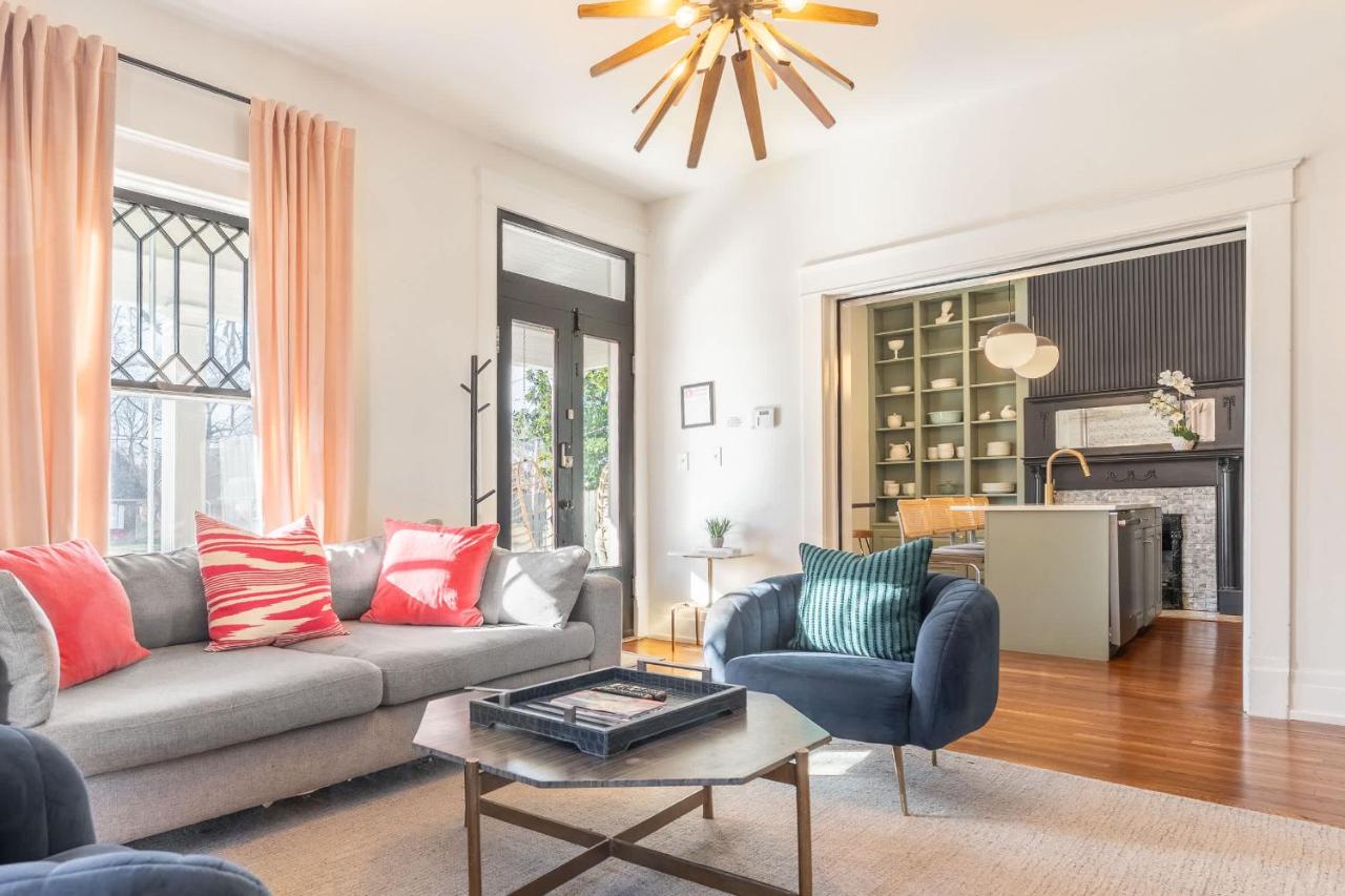 Notes of Southern Charm - Walkable to Food & Shops - 2