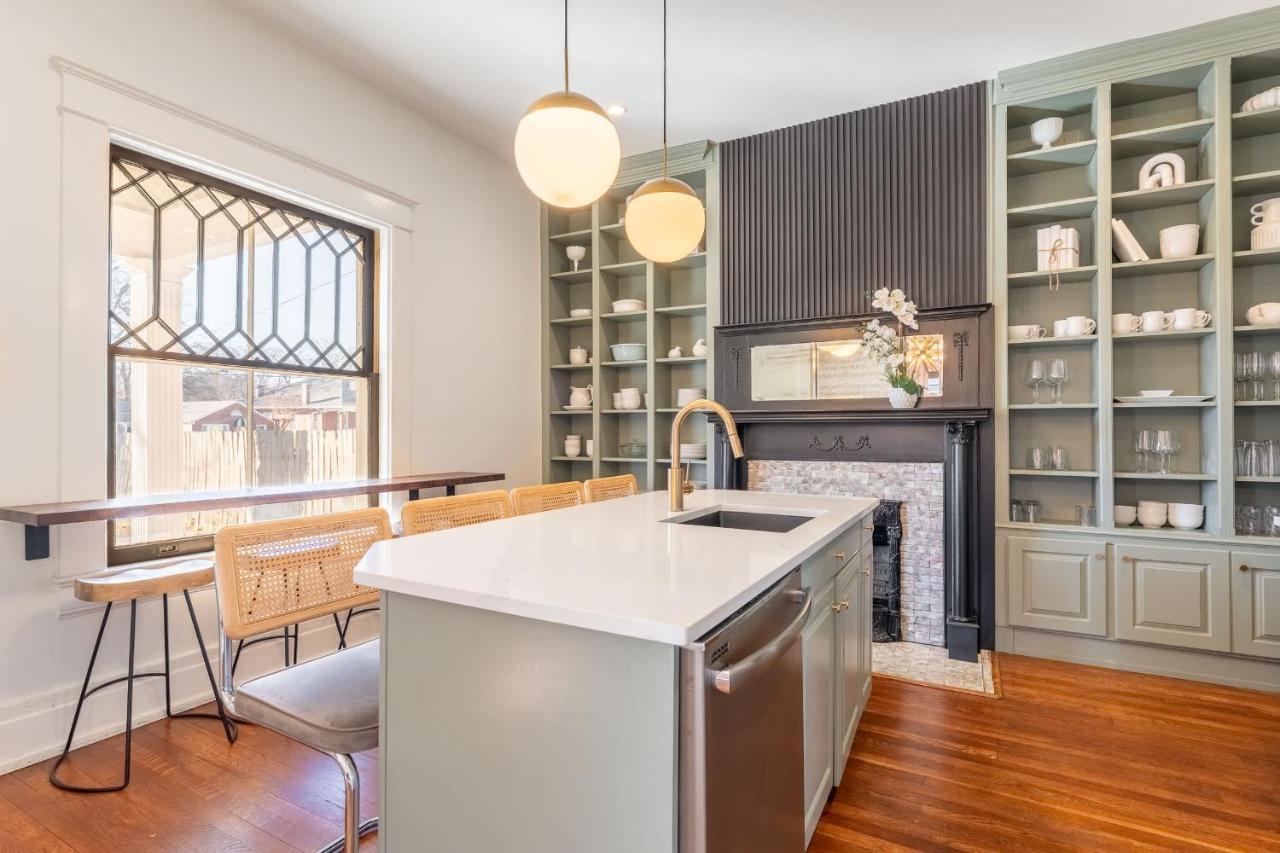 Notes of Southern Charm - Walkable to Food & Shops - 3