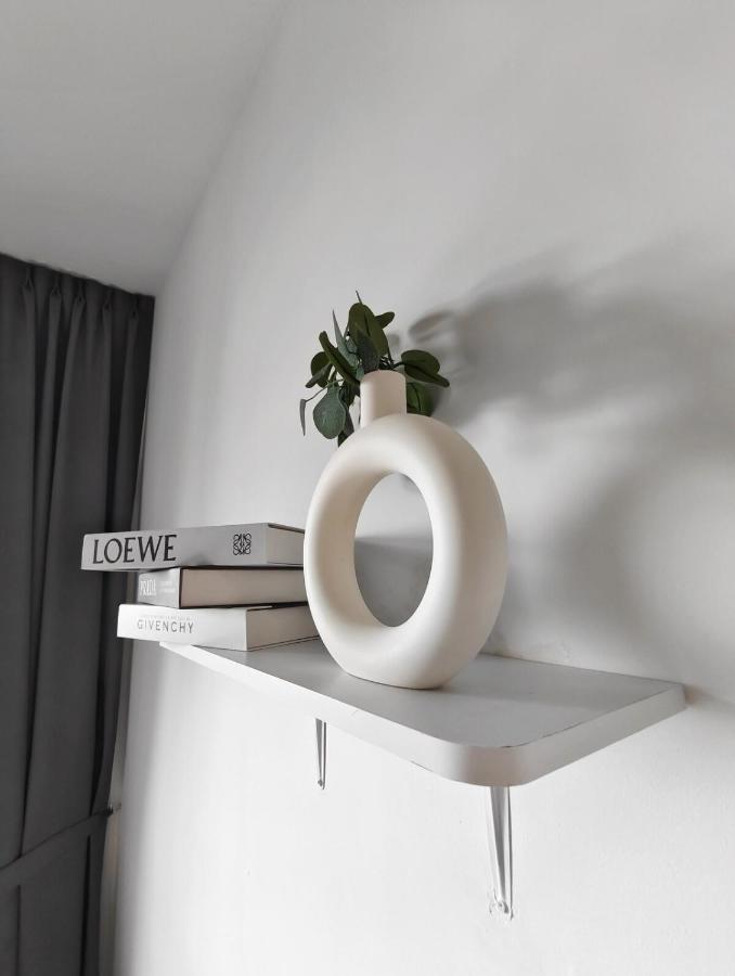 5 min walk to CIQ RTS Luxury 7pax Netflix Ciq View 1 Carpark - 4