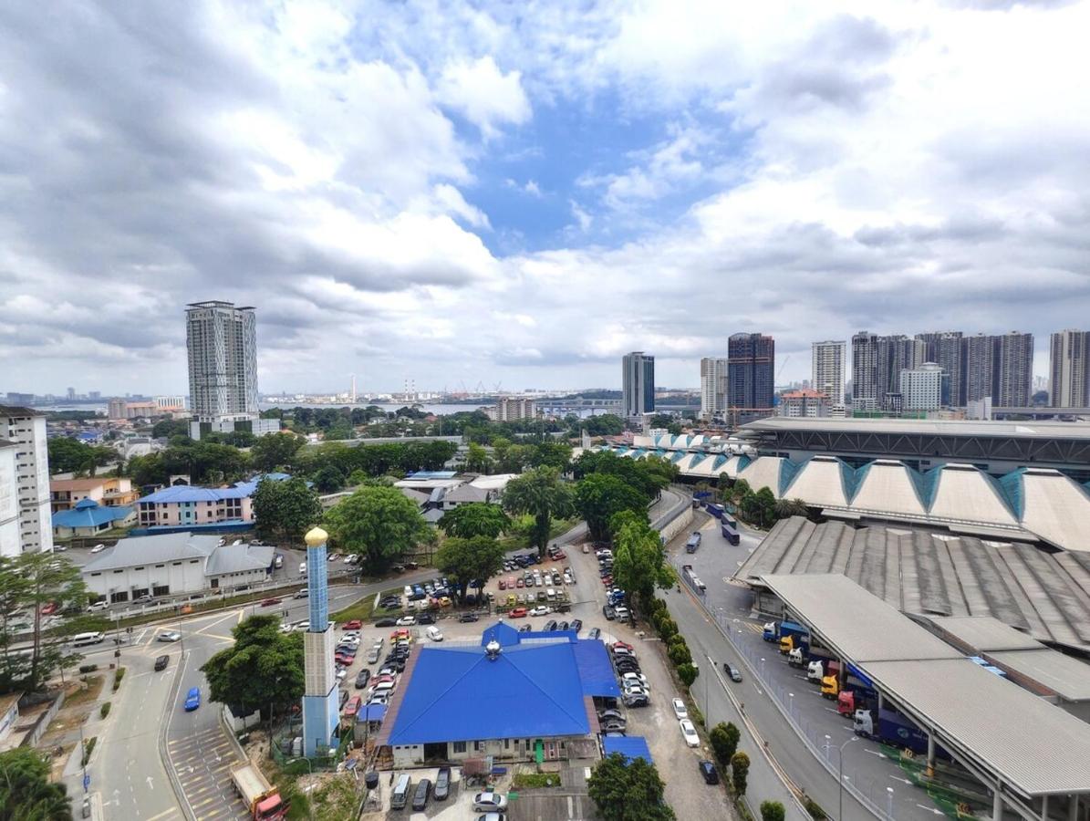 5 min walk to CIQ RTS Luxury 7pax Netflix Ciq View 1 Carpark - 2