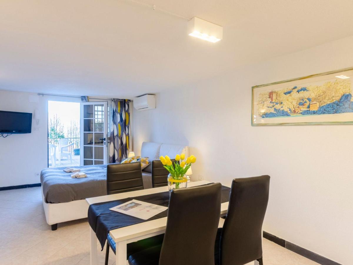 Apartment Einzimmerwohnung mit Terrasse und Blick auf den Berg by Interhome - 2