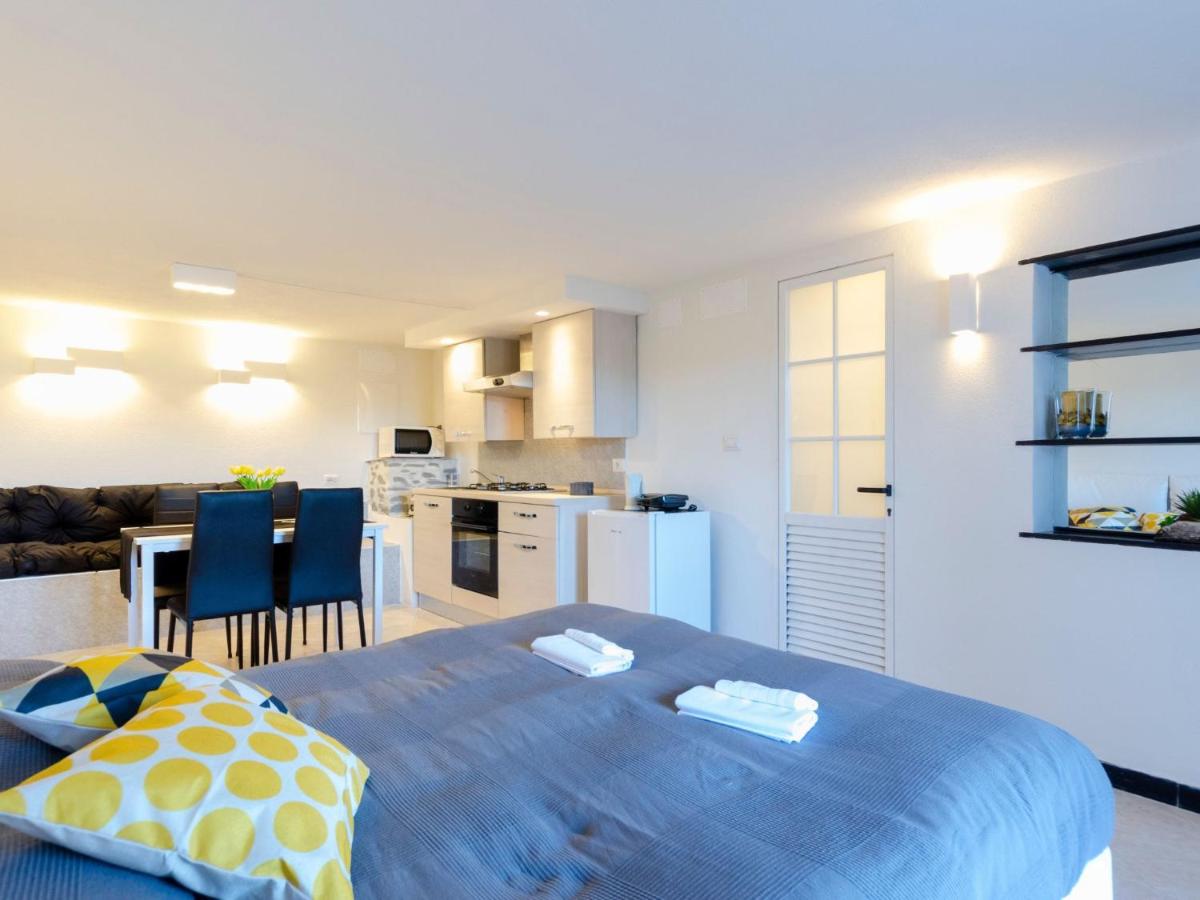 Apartment Einzimmerwohnung mit Terrasse und Blick auf den Berg by Interhome - 5