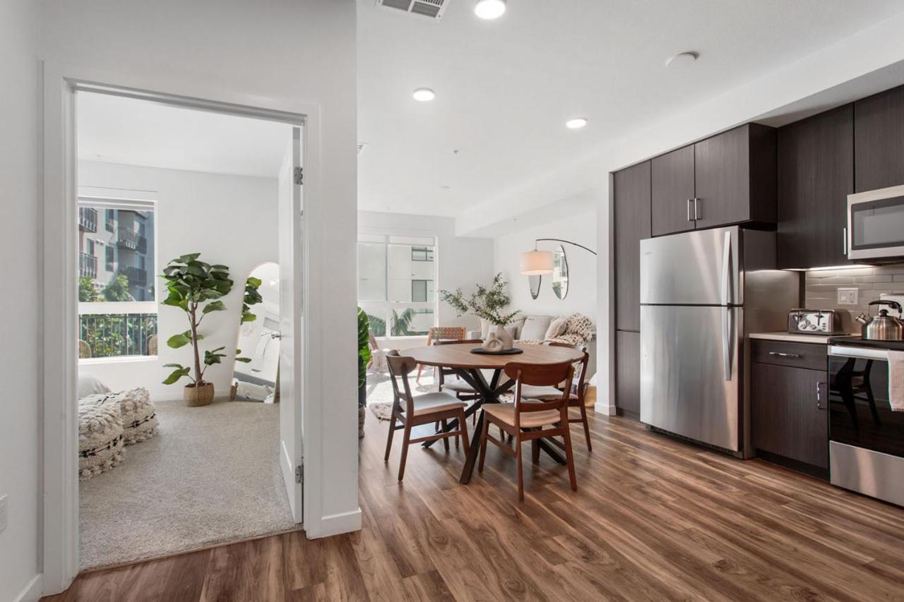 Luxury 1BDR centrally located in Hollywood - 5