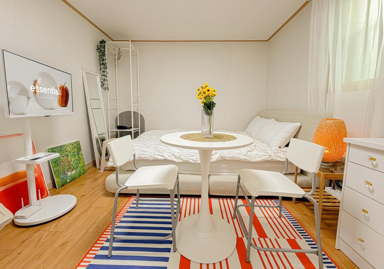 Hongdae Station 10-minute walk Yeonnam Stay2 - 4