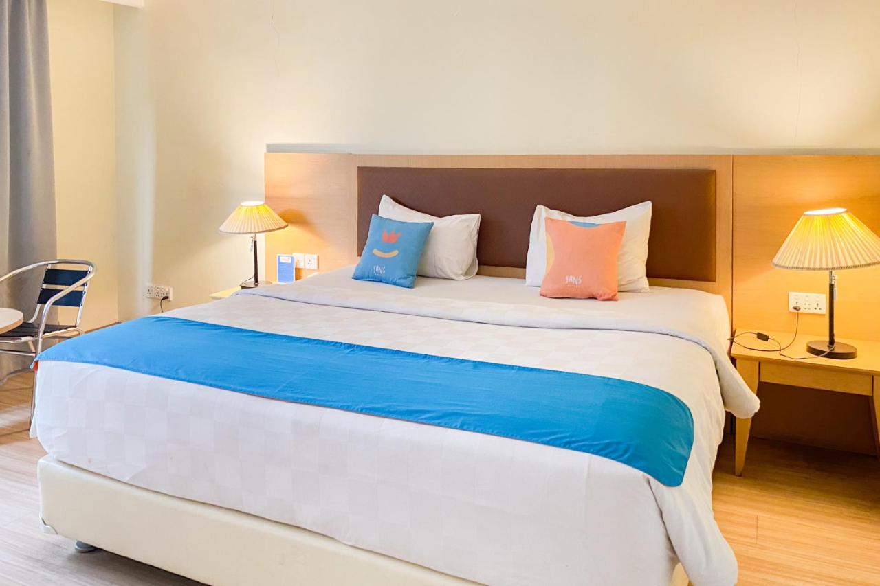 SANS Vibes d Grande Hotel Batam
