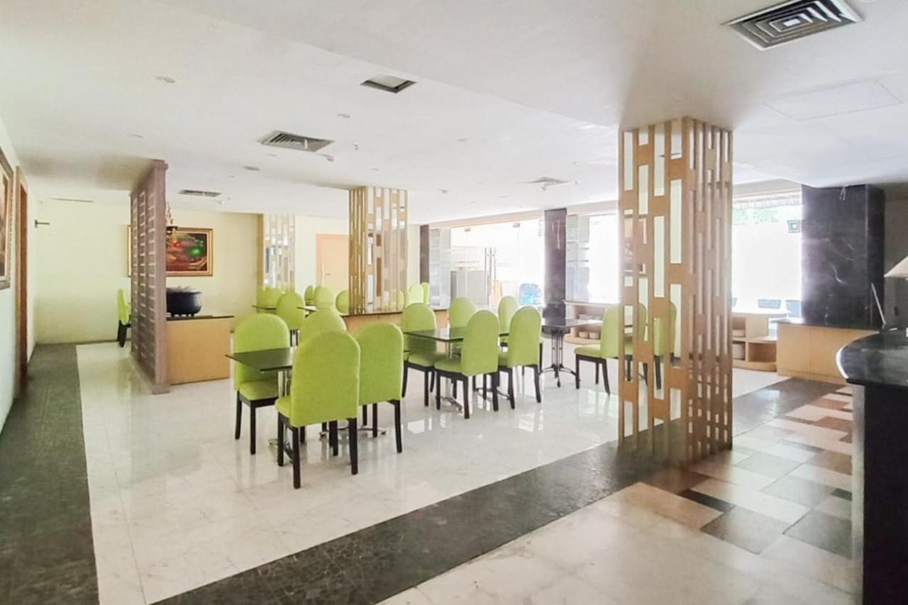 SANS Vibes d Grande Hotel Batam - 4