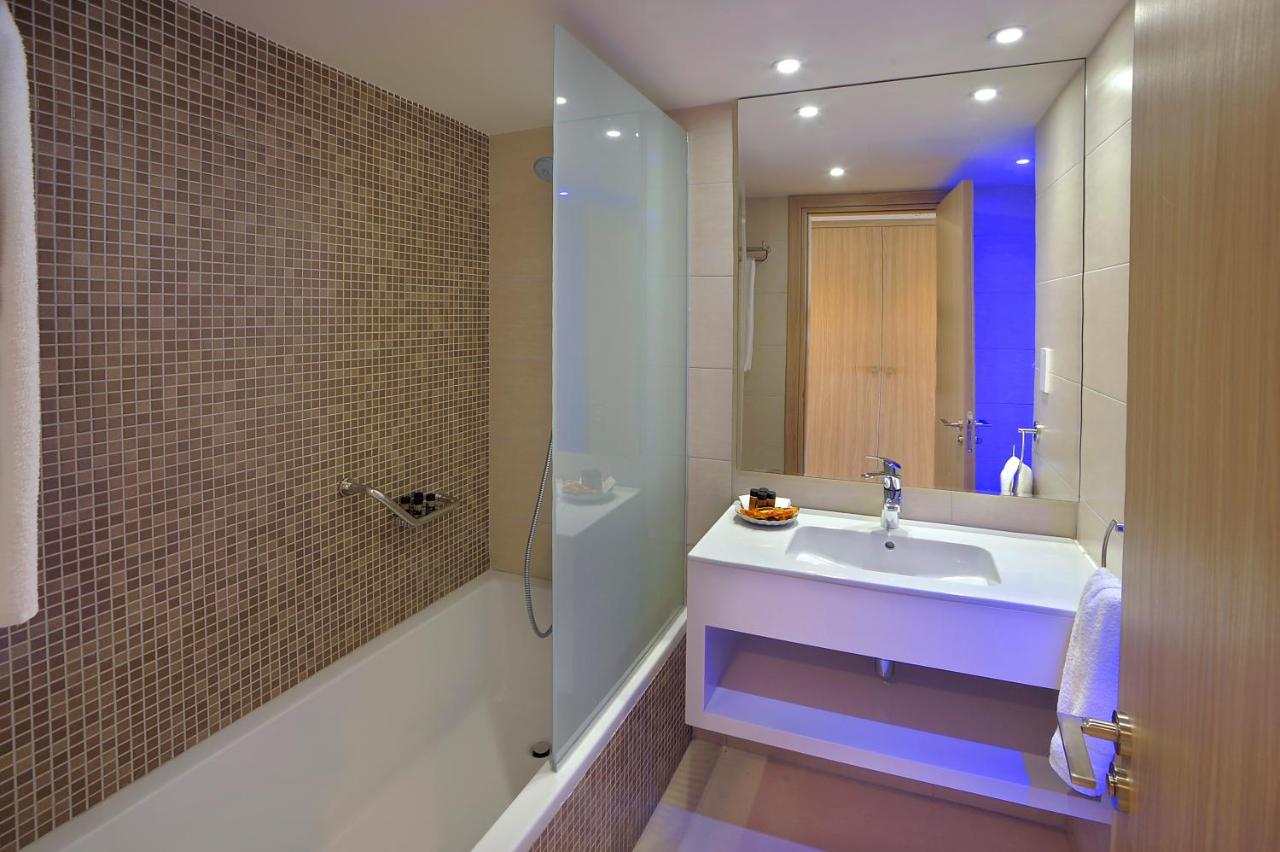 Nelia Beach Hotel & Spa photo