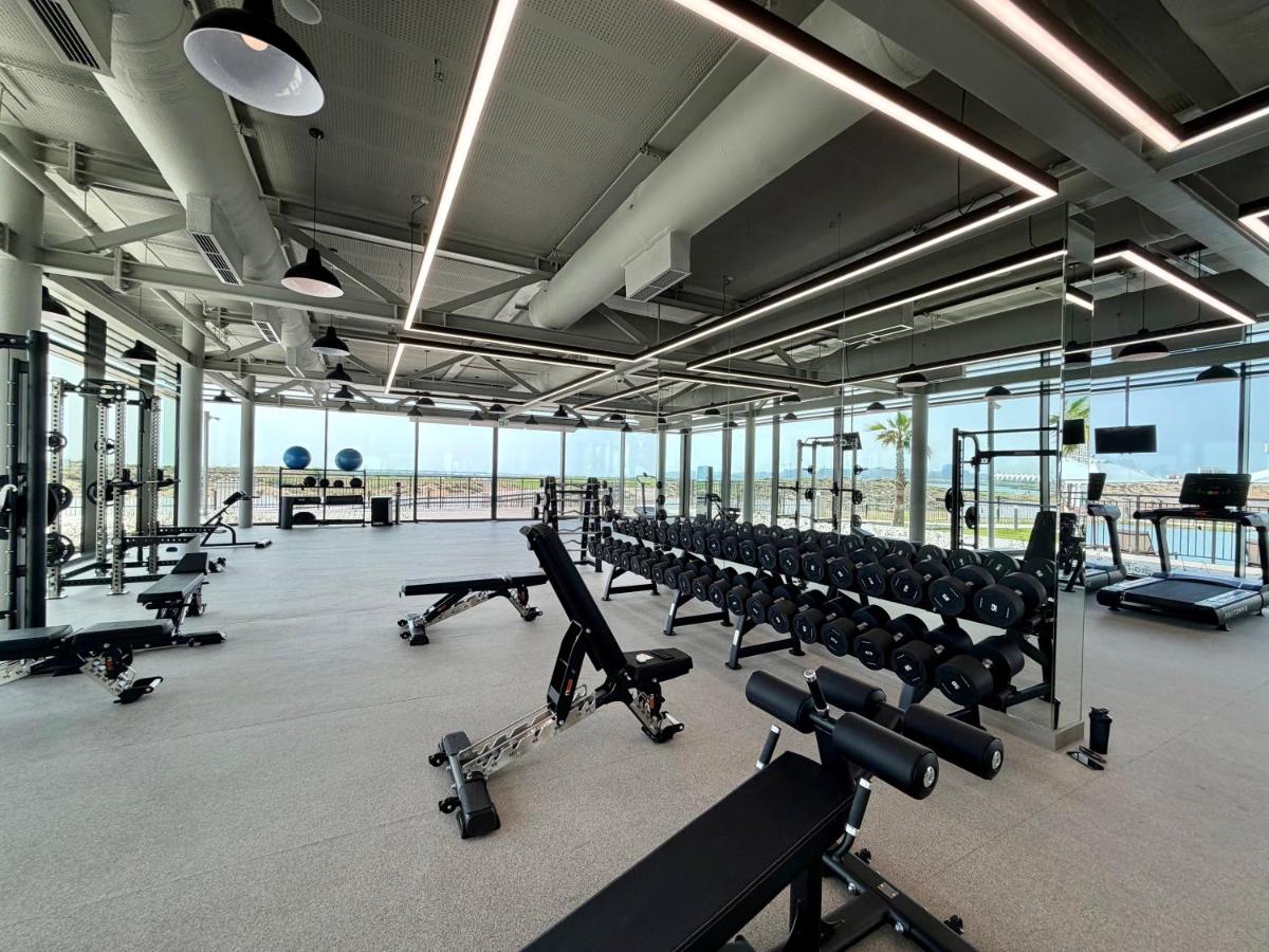 Elegant Studio apartment in Yas Golf collection with Balcony and Free parking l Near Yas water world & Ferrari World & Warner brothers - 4