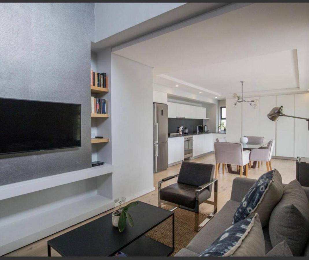 2 Bedroom Sea Point Apartment - NO Load shedding