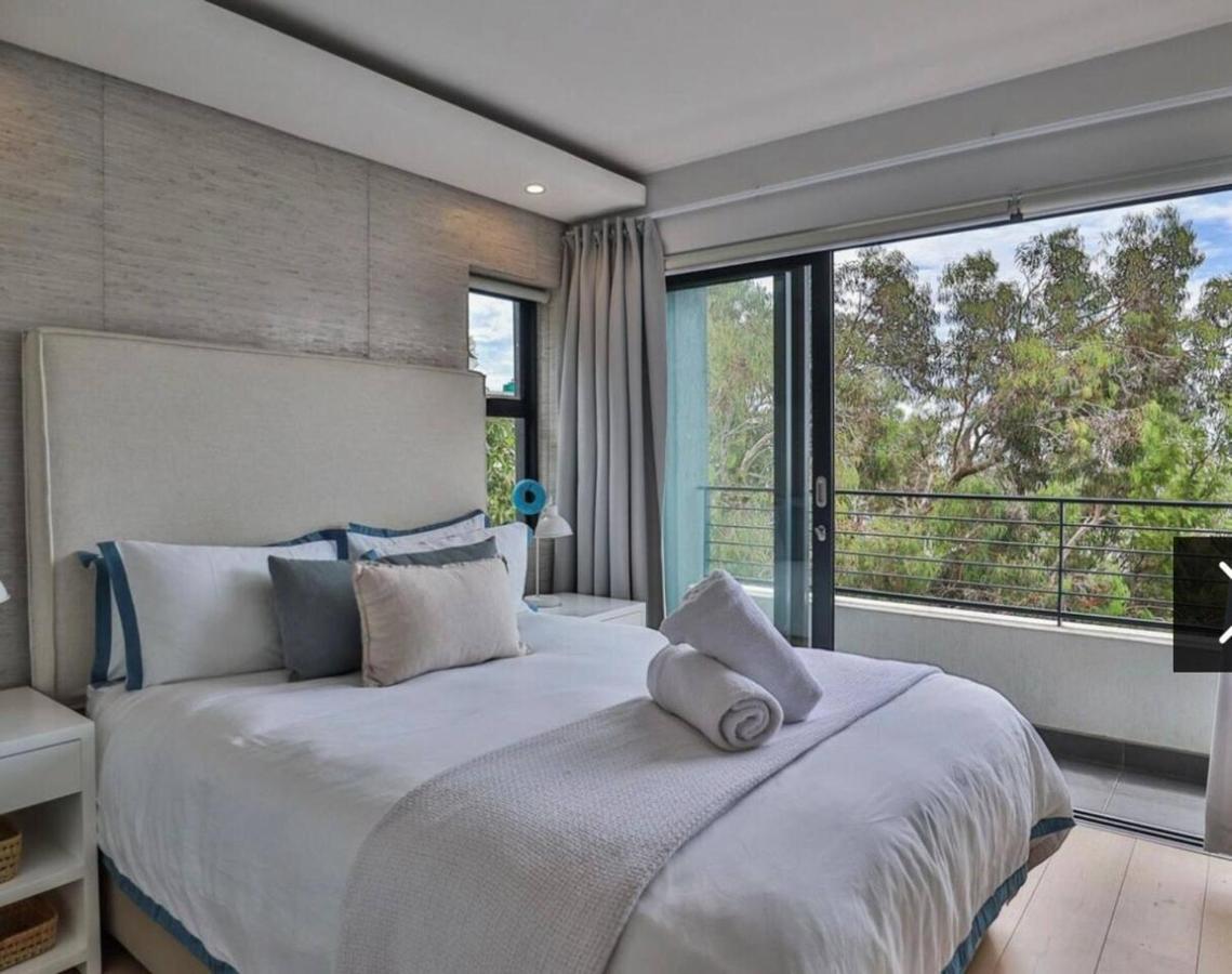 2 Bedroom Sea Point Apartment - NO Load shedding - 2