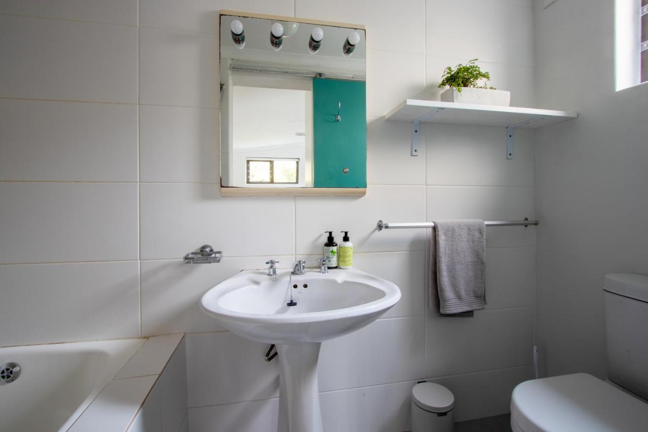 Peaceful Garden Cottage - 3