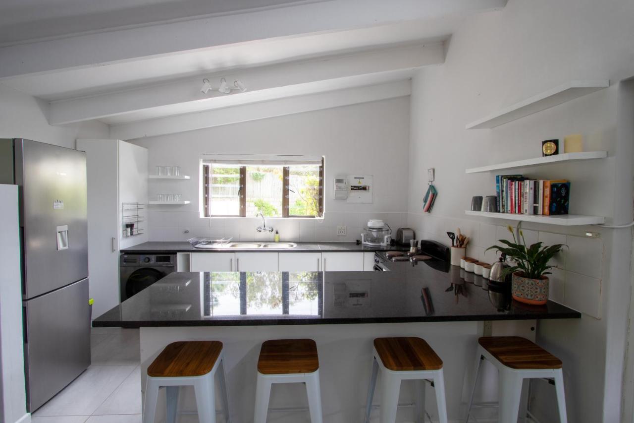 Peaceful Garden Cottage - 5