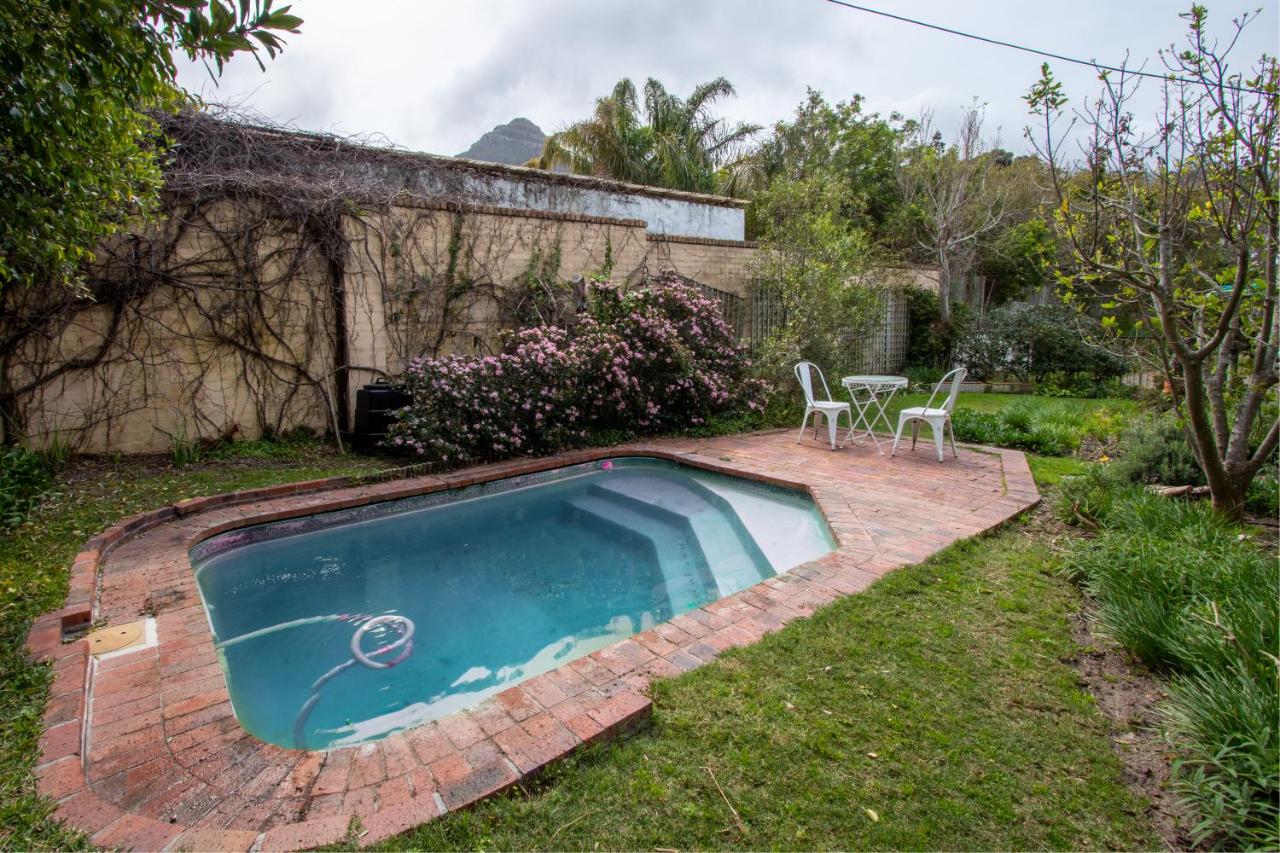 Peaceful Garden Cottage - 4