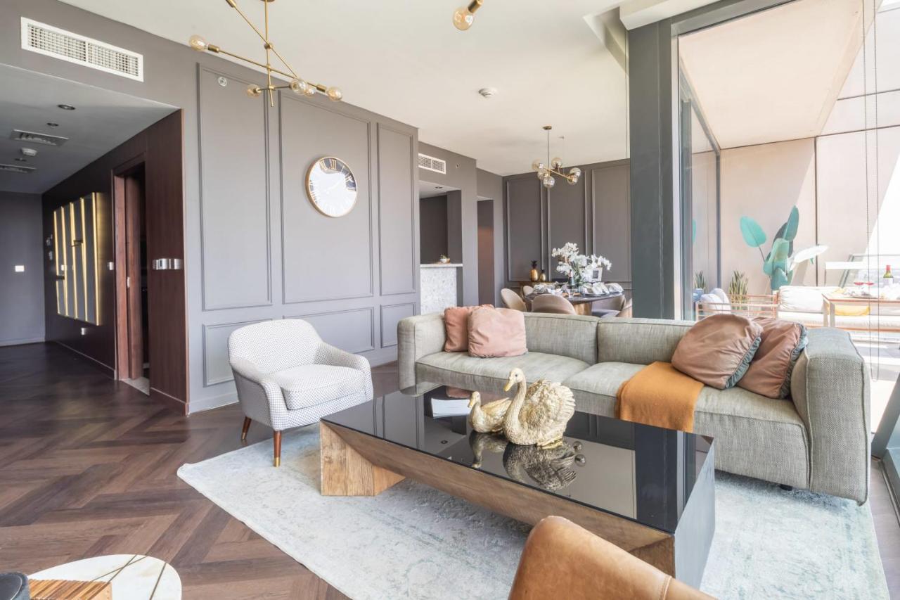 Frank Porter - Burj Vista - 3