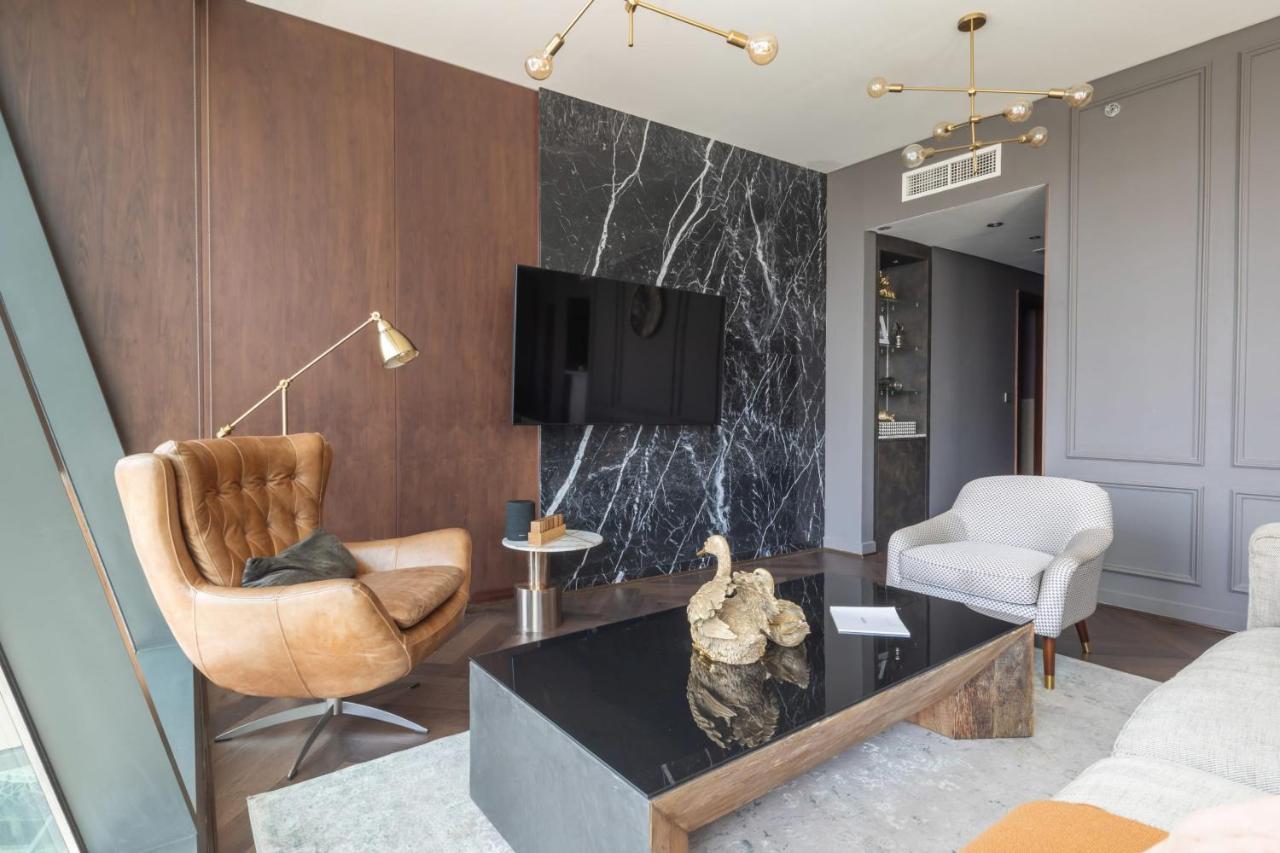 Frank Porter - Burj Vista - 5