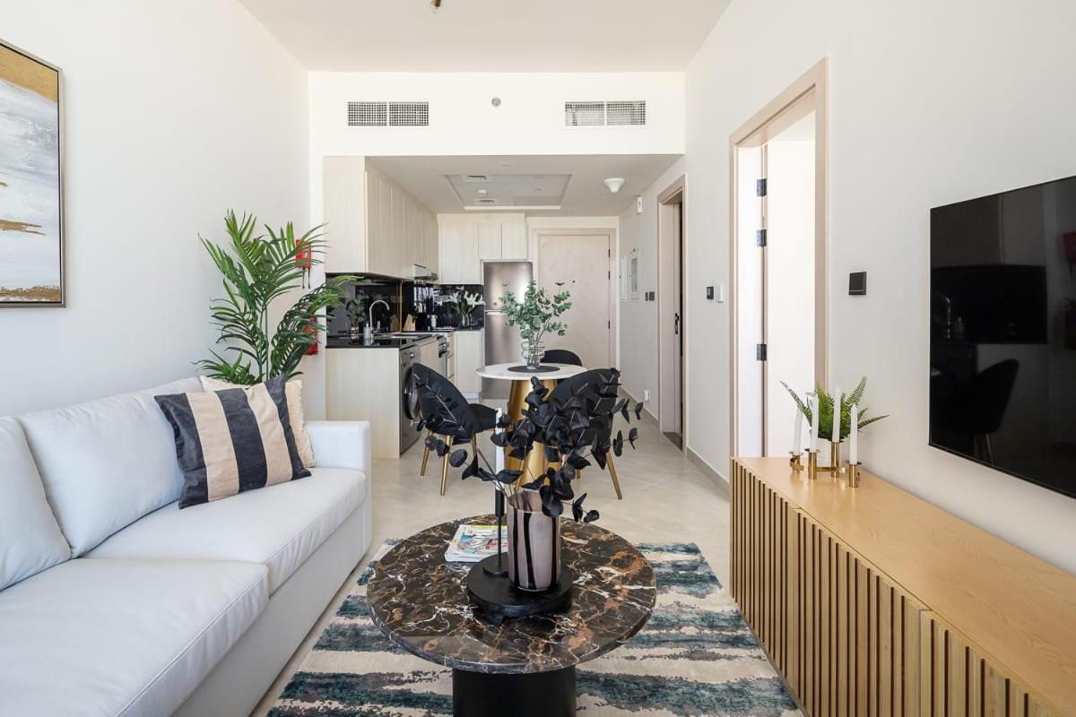 Frank Porter - Binghatti Avenue - 4