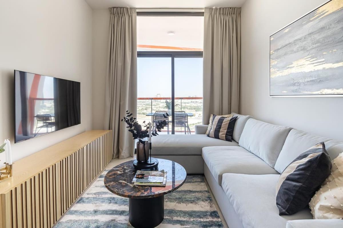 Frank Porter - Binghatti Avenue - 3