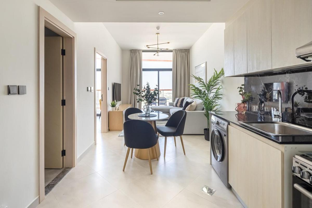 Frank Porter - Binghatti Avenue - 5