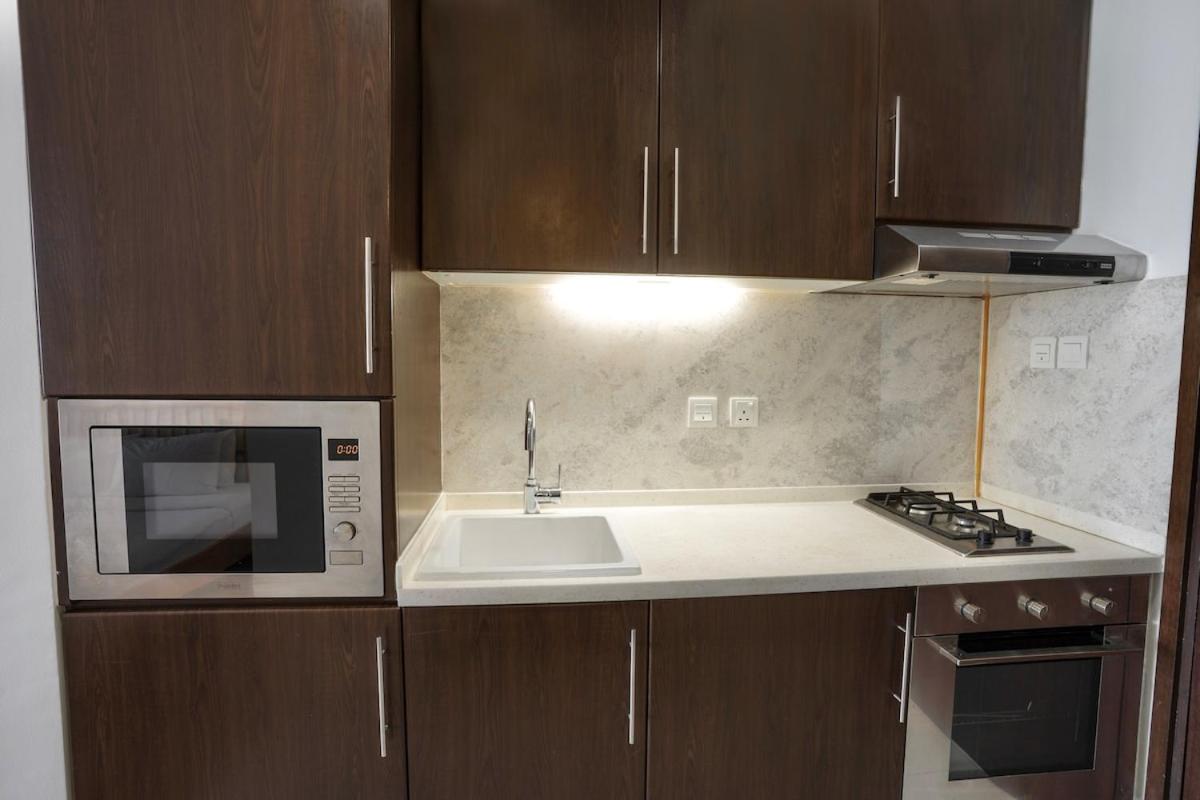 Palm Jumeirah gem with direct beach access - 4