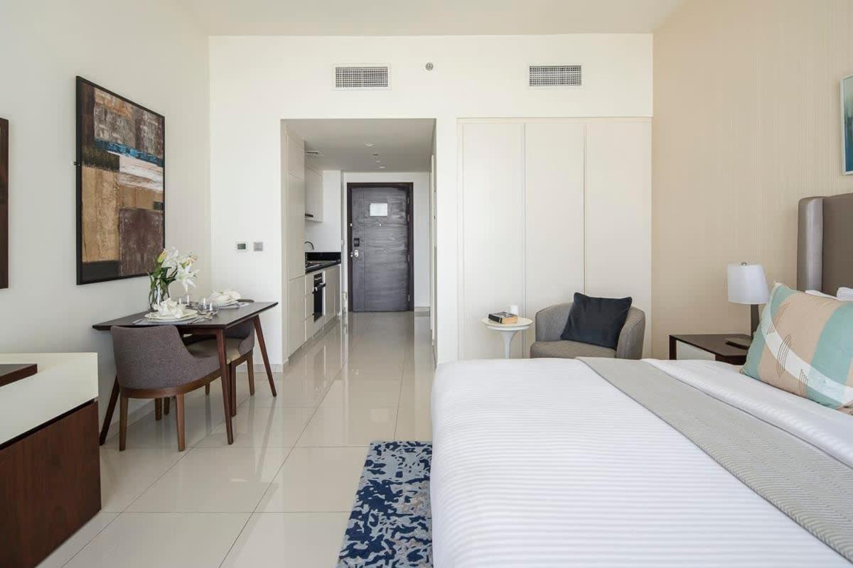 Frank Porter - Avanti Tower - 3