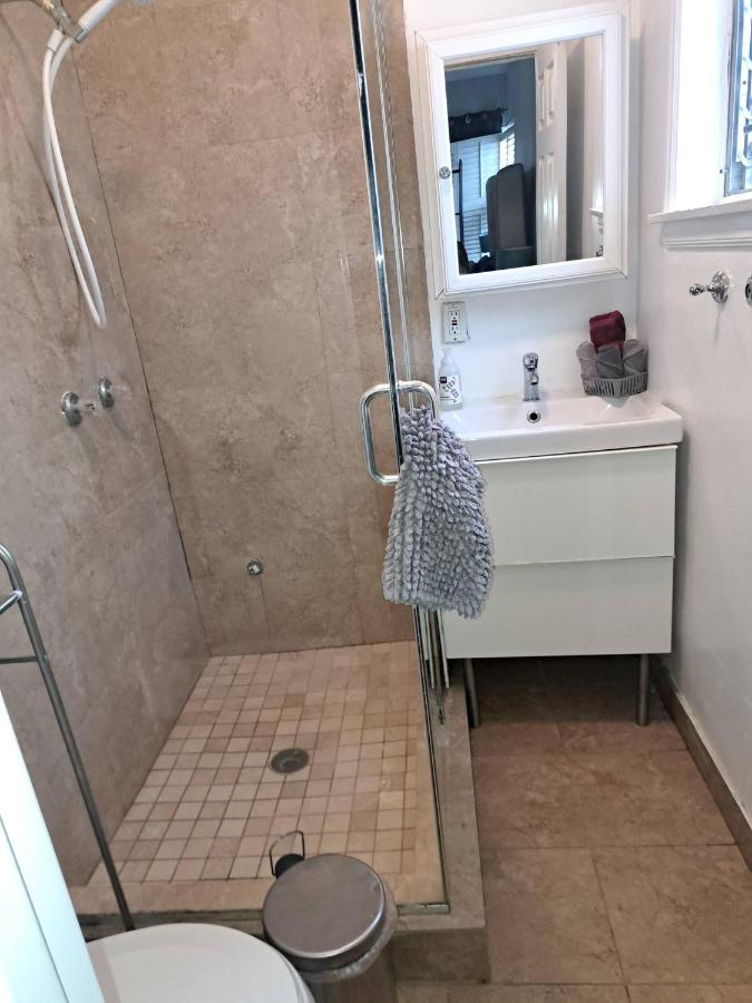 1 bedroom spacious apt in Beverly hills - 3