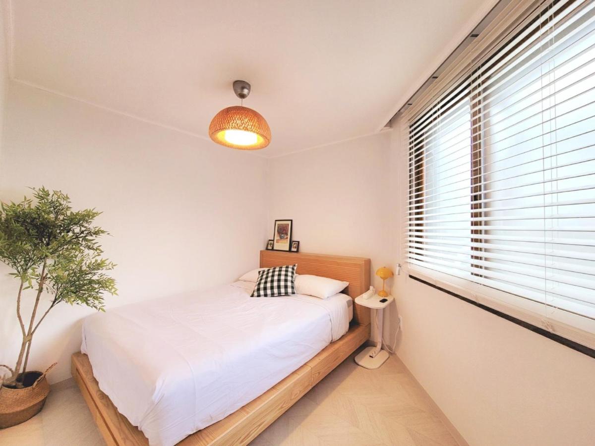 Mangwon Station Taxi 3 Minutes #Family #Friend #Hongdae #Hangangang #YG #Self-Check-in #WashingMachine #Dryer #Low-floor Bed #Children's Supplies - 2