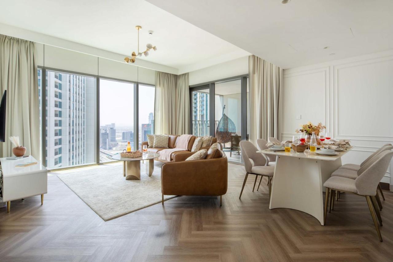 Frank Porter - Downtown Views II Tower 1 - 3