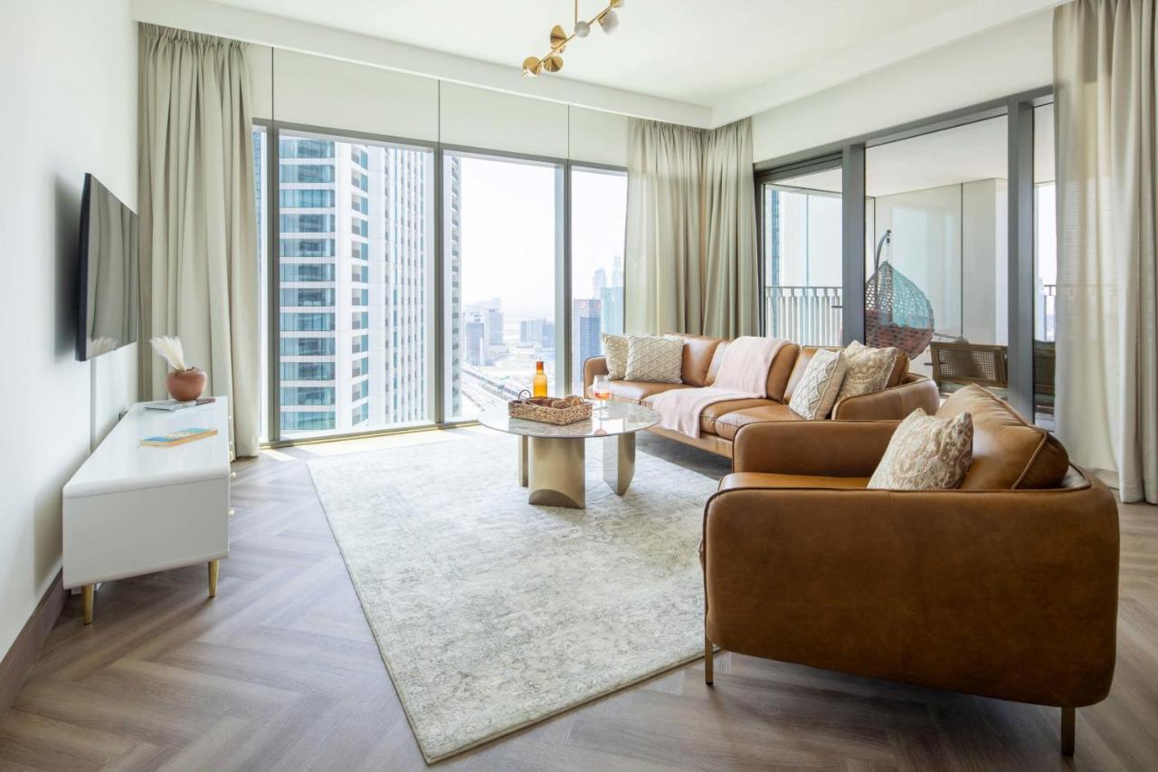 Frank Porter - Downtown Views II Tower 1 - 4