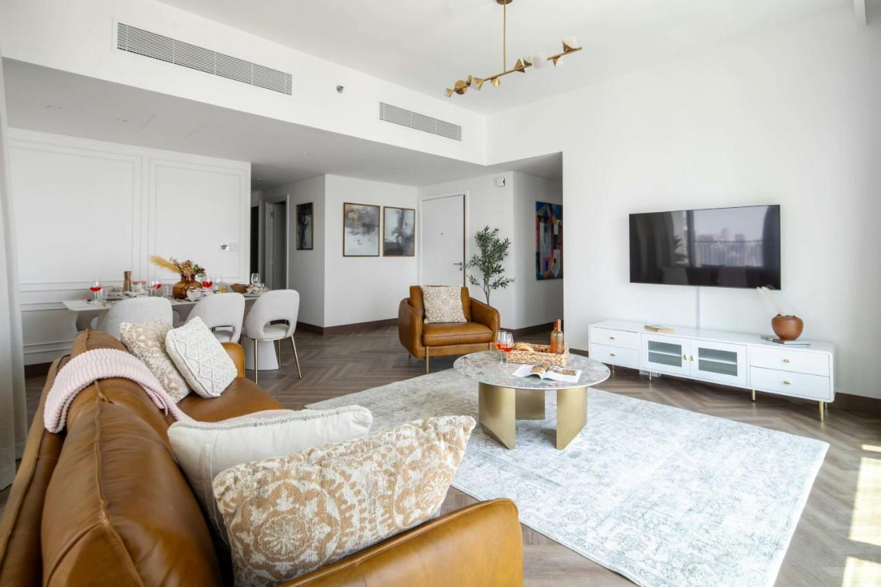 Frank Porter - Downtown Views II Tower 1 - 5