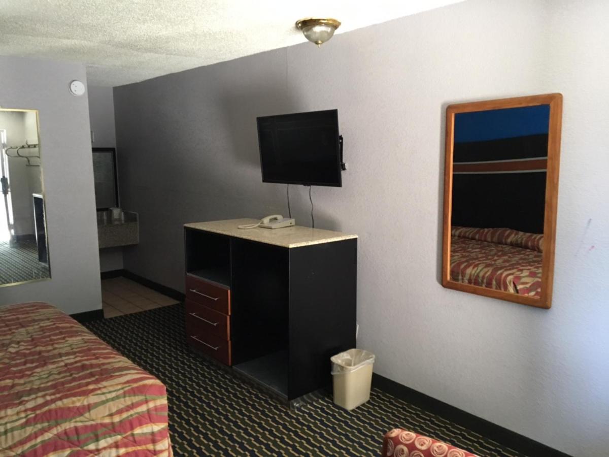 Deluxe Inn — photo 5
